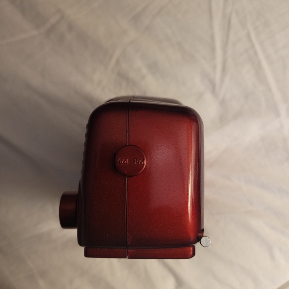 Two Vintage Transistor Radios - Picture 5 of 12